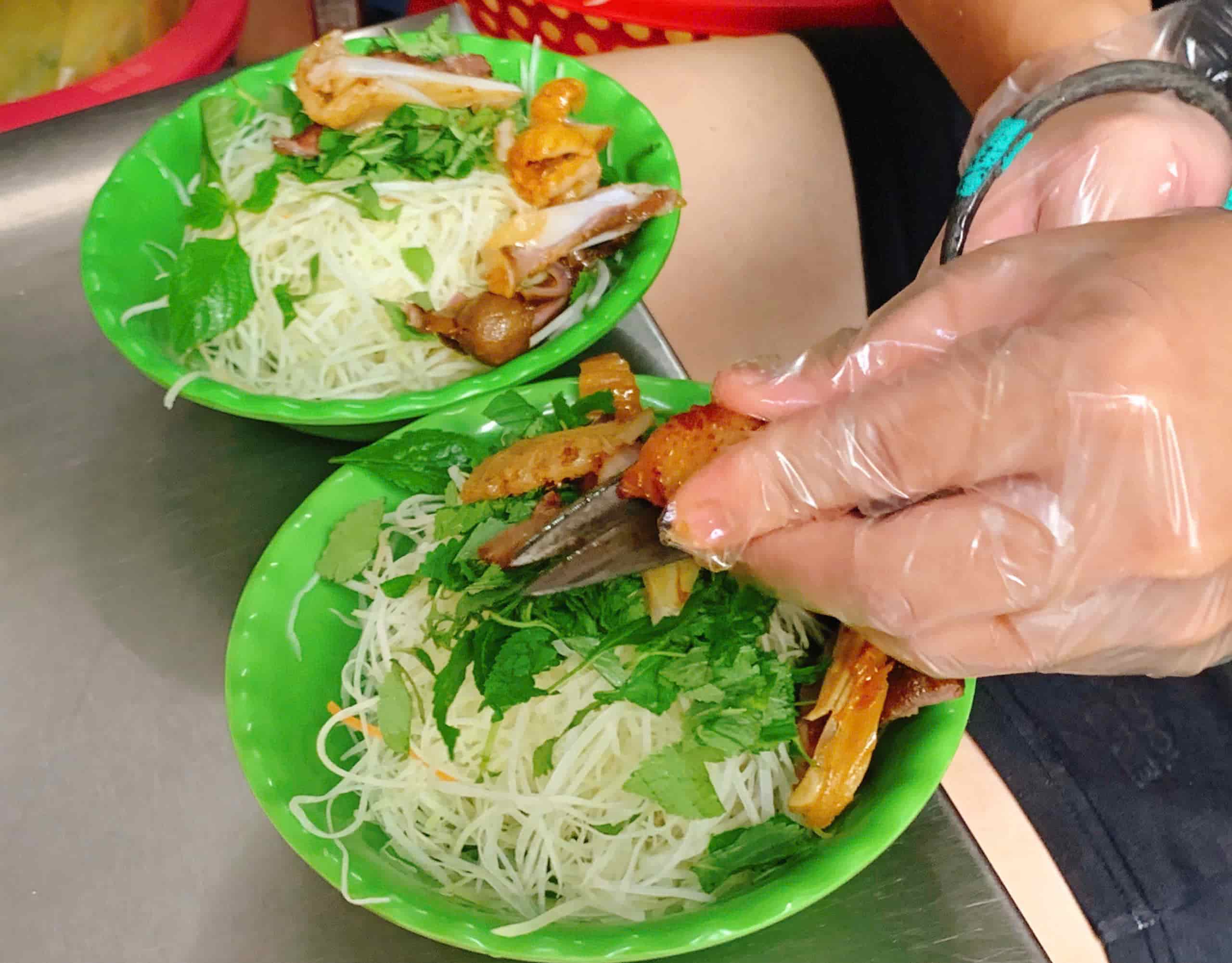 Experience Hanoi Tours with sustainable dining